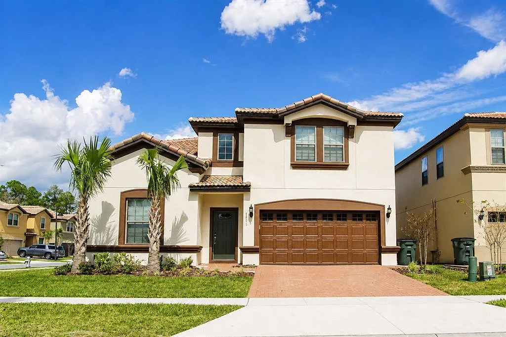8 bed, 6.0 bath, 4041 sqft, $5,300 — Photo 1