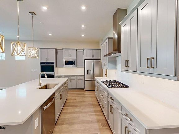 3rd image of 87 ADIRONDACK Drive