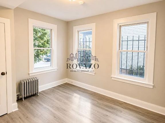 4th image of 192-194 Shephard Ave #2