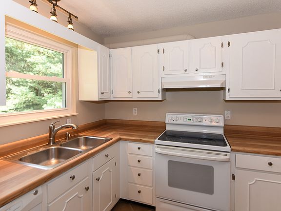 5th image of 618 Arlington Dr.