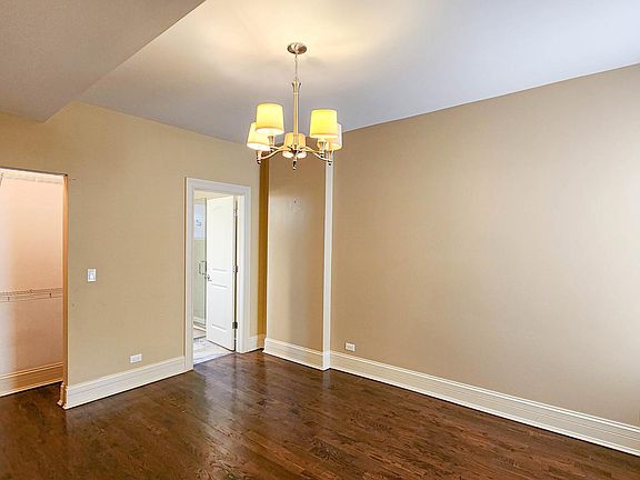 3rd image of 924 W Gunnison St #1