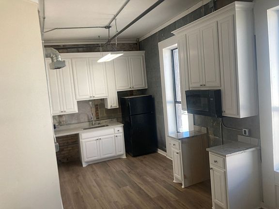 2nd image of 108-110 W Tyler St #203