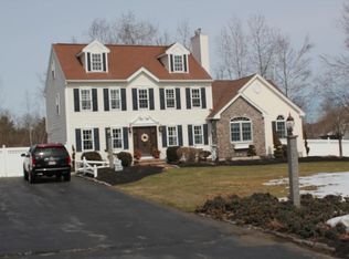 53 Clover Hill Cir, Tyngsboro, MA 01879