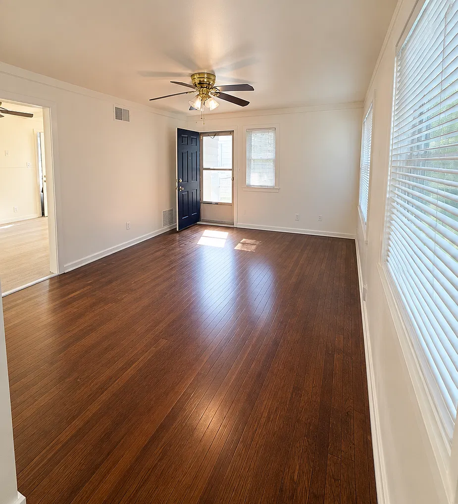3 bed, 1100 sqft, $1,700 — Photo 2