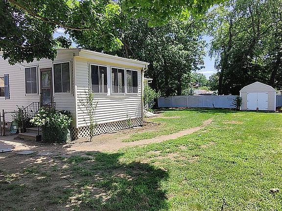 3rd image of 139 Hollis Ave
