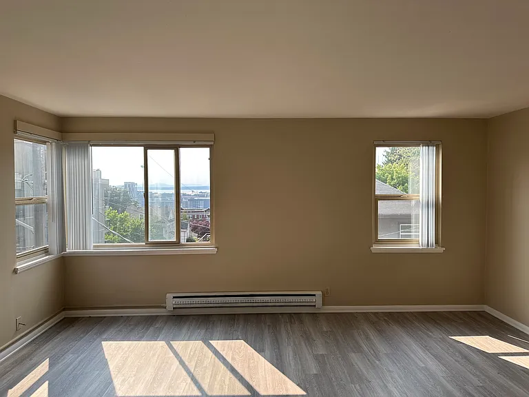 514 E Roy St #202 — Photo 2