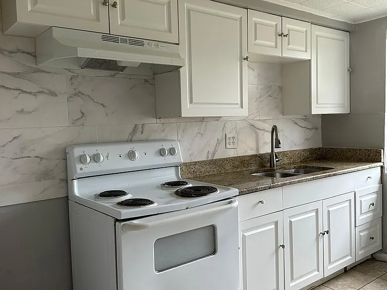 5904 Jackson St — Photo 2