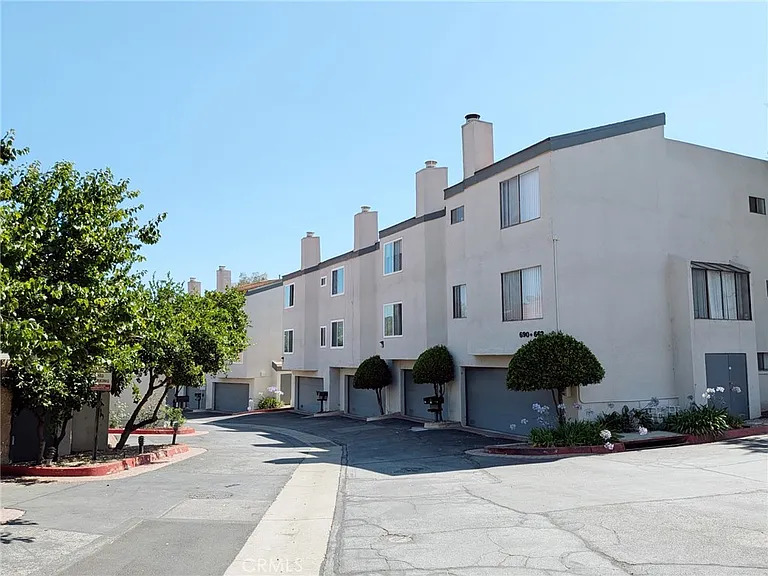 660 E Workman St — Photo 39