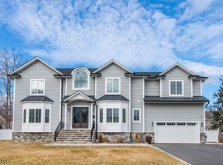 14 Van Riper Ave, Pompton Plains, NJ 07444