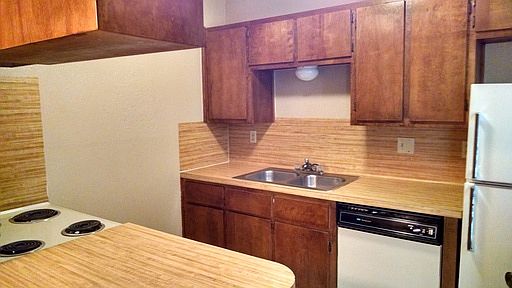 3rd image of 1609 N Main St APT D