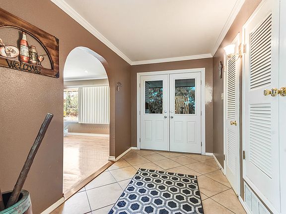 3rd image of 301 Crown Point Dr