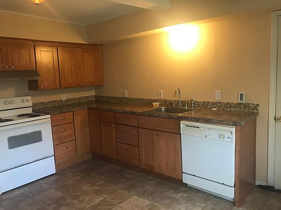 Newly Remodeled Kitchen with Mosaic Backsplash