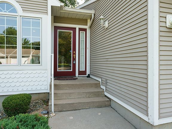 2nd image of 111 Bridgewood Dr