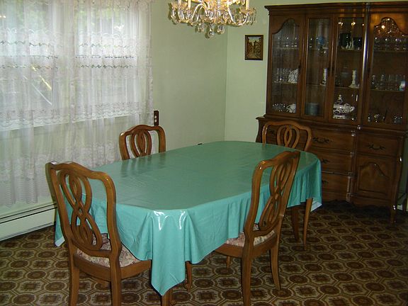 Formal dinning room