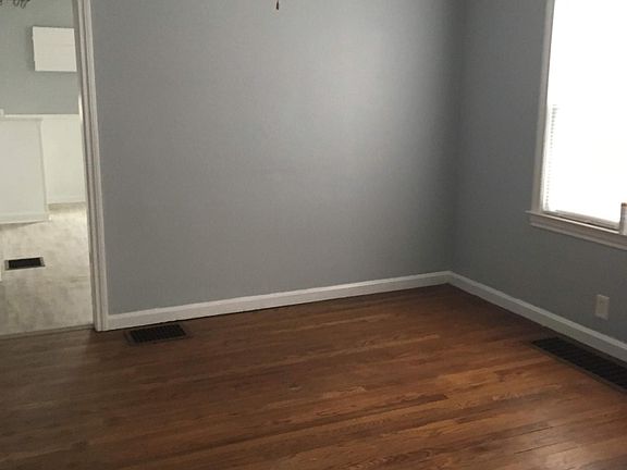 5th image of 802 S Worth Ave
