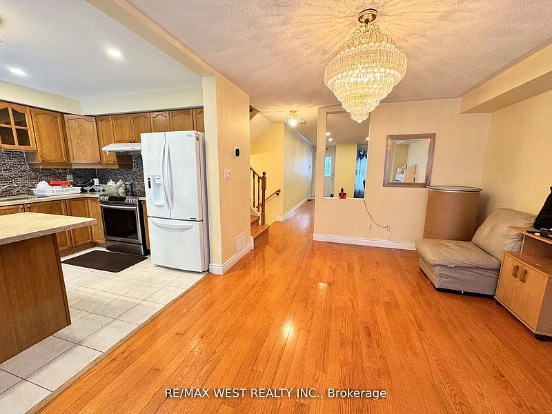 Brampton House for rent - 4 Bedrooms — photo 11