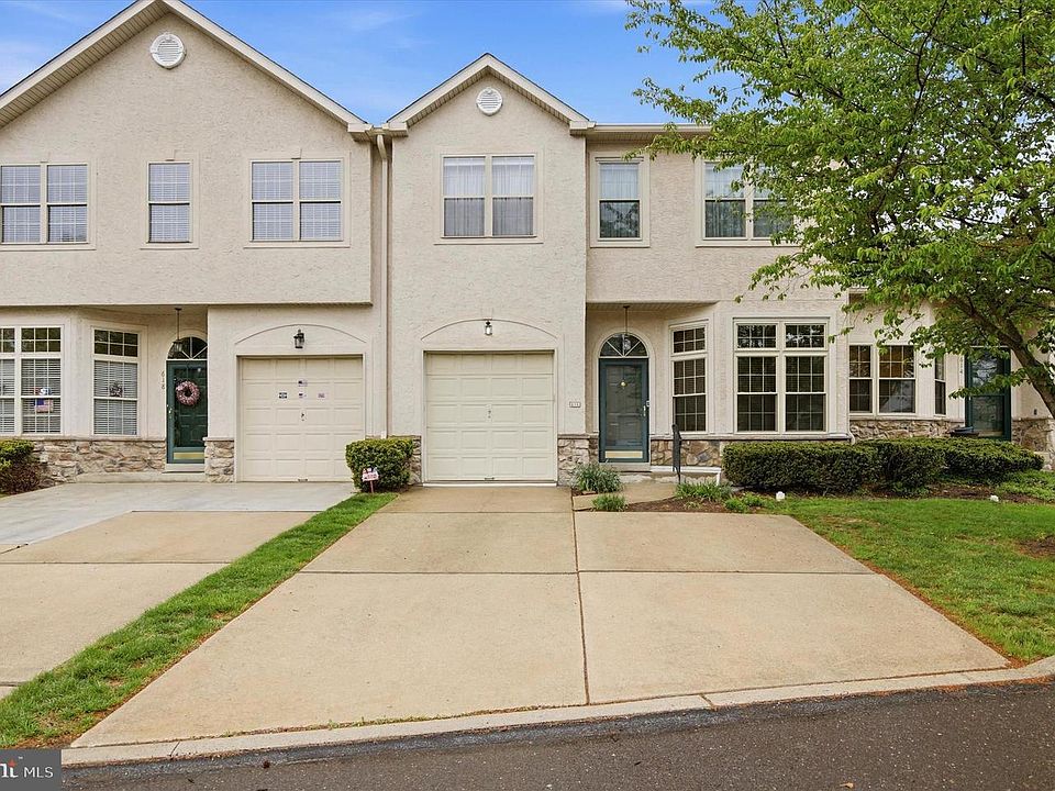1st image of 616 Manor Dr