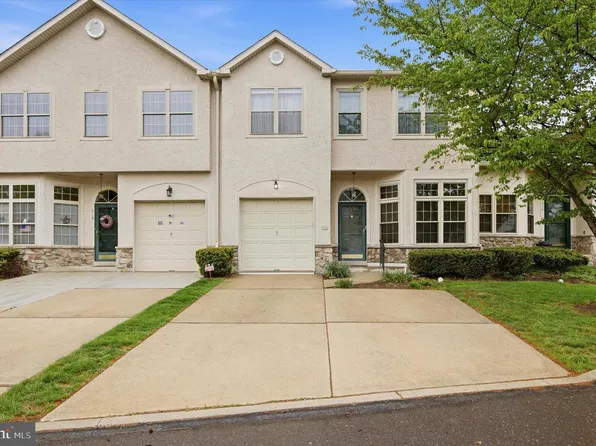 616 Manor Dr, Horsham, PA 19044