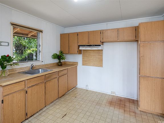 5th image of 620 Hausten St