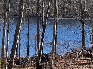 205 Paradise Dr, Brooklyn, CT 06234
