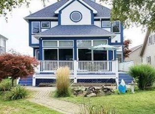 30928 Island Dr, Gibraltar, MI 48173