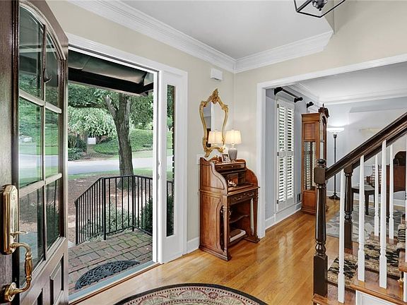 4th image of 998 Cherbrooke Ln