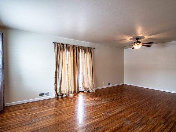 3rd image of 1312 N Laguna Ave