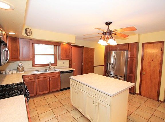 5th image of 280 Fox Trail Dr