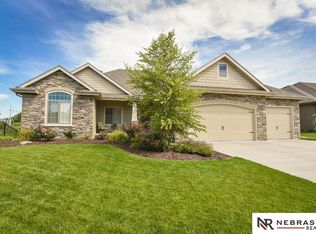 8138 Legacy St, Papillion, NE 68046