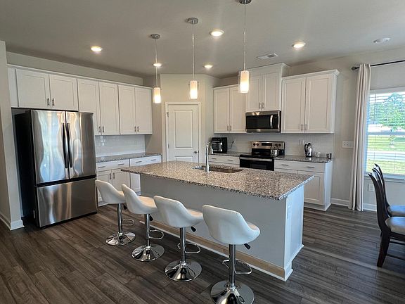 4th image of 212 Marley Blue Dr