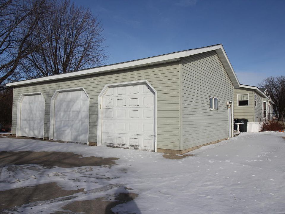 2nd image of 11 Kensington Ave N