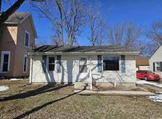 8808 W Cornbread Rd, Yorktown, IN 47396