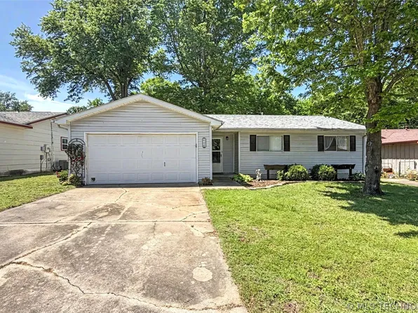 408 S Osage St, Grove, OK 74344