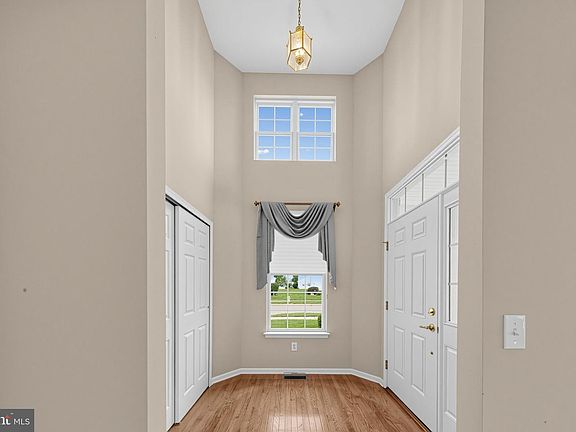 2nd image of 405 Topiary Ln