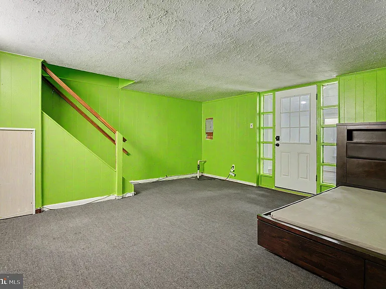 653 Franklin St — Photo 28