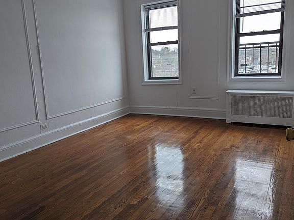 5th image of 35 East Ave #5H