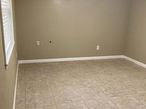 2nd image of 928 W Krueger Ln