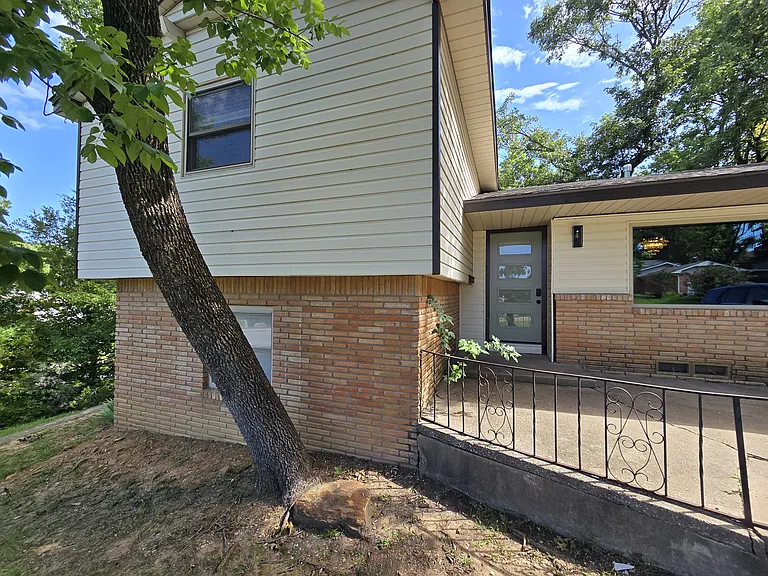 3023 W 53rd St — Photo 19