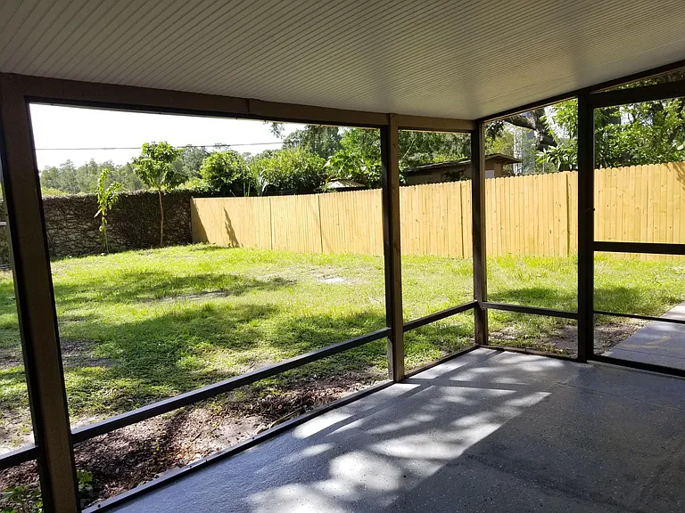 3320 Laurel Dale Dr — Photo 15