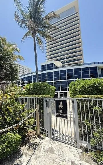 5875 Collins Ave #708 — Photo 4
