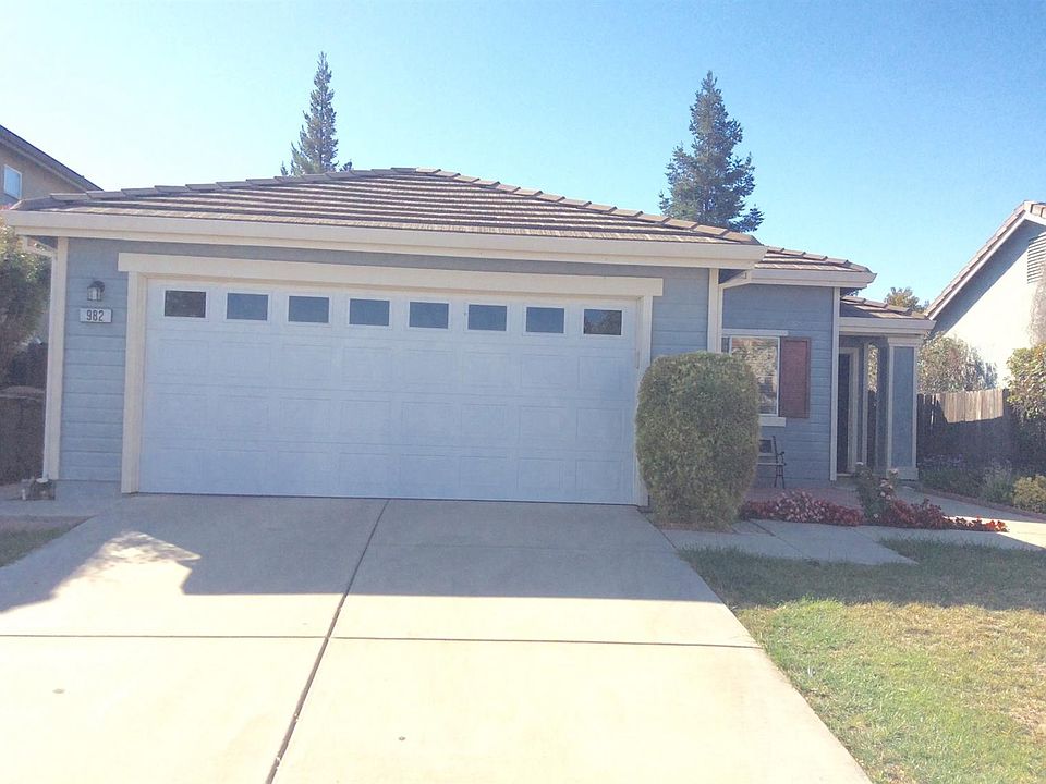 1st image of 982 Hunter Ln