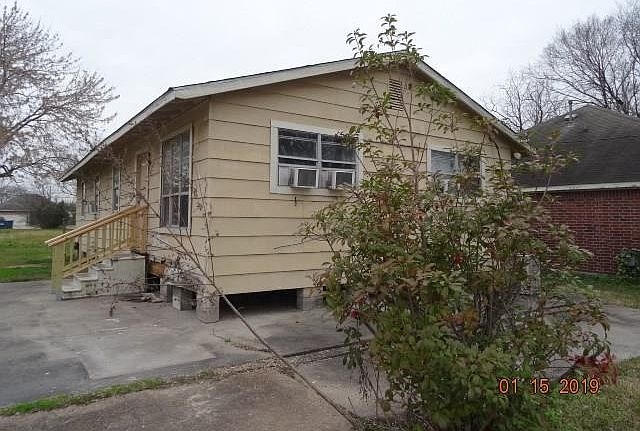 1st image of 209 N 1st St