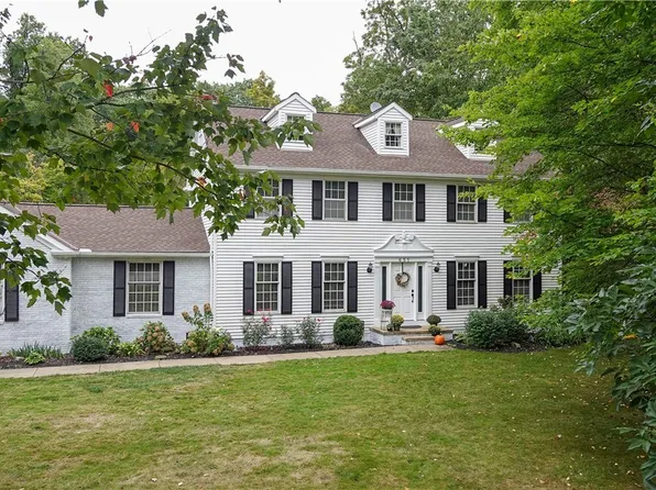 651 Thornhill Ln, Aurora, OH 44202