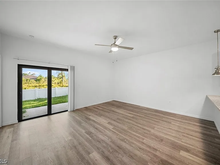 26481 Sandhill Blvd — Photo 10