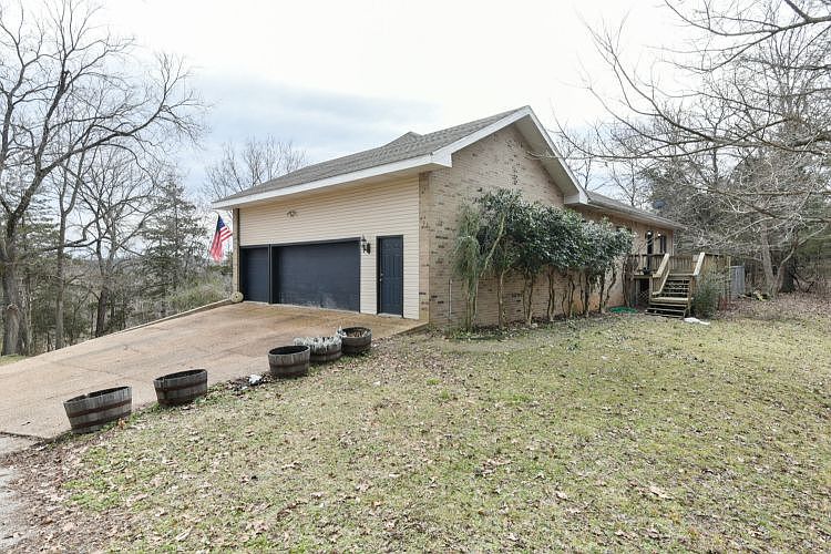 1st image of 194 Dogwood Ln