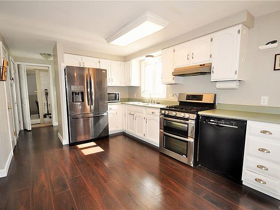 3rd image of 101 Tobey Hill Dr