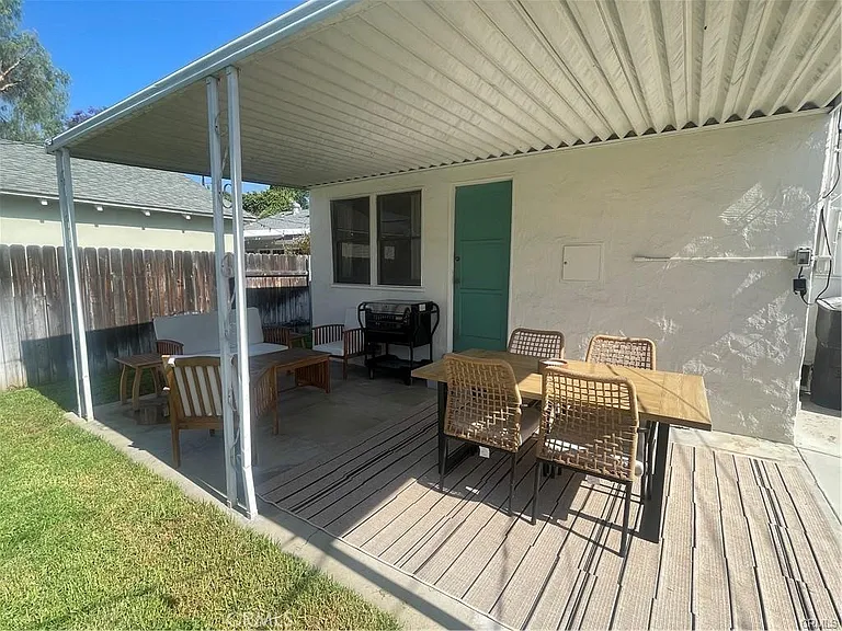 4586 Sunnyside Dr — Photo 34