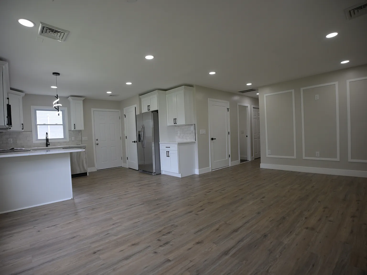 3 bed, 1200 sqft, $3,065 — Photo 4