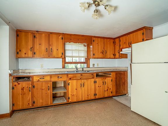 3rd image of 1185 Layne Pl