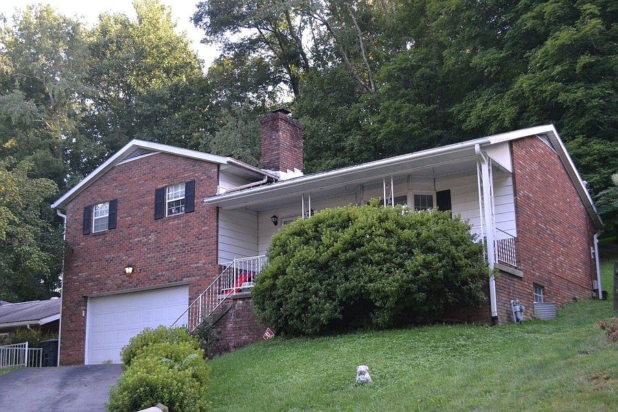 2nd image of 4 Hollen Cir